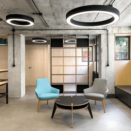 Izy Stay Hostel Bratislava Exteriör bild