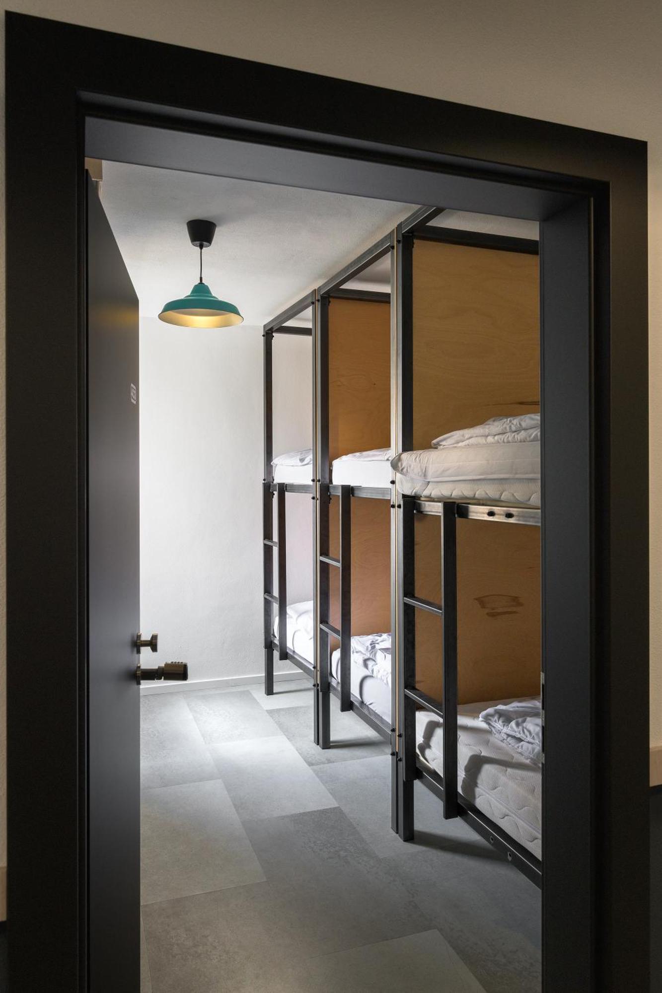 Izy Stay Hostel Bratislava Exteriör bild