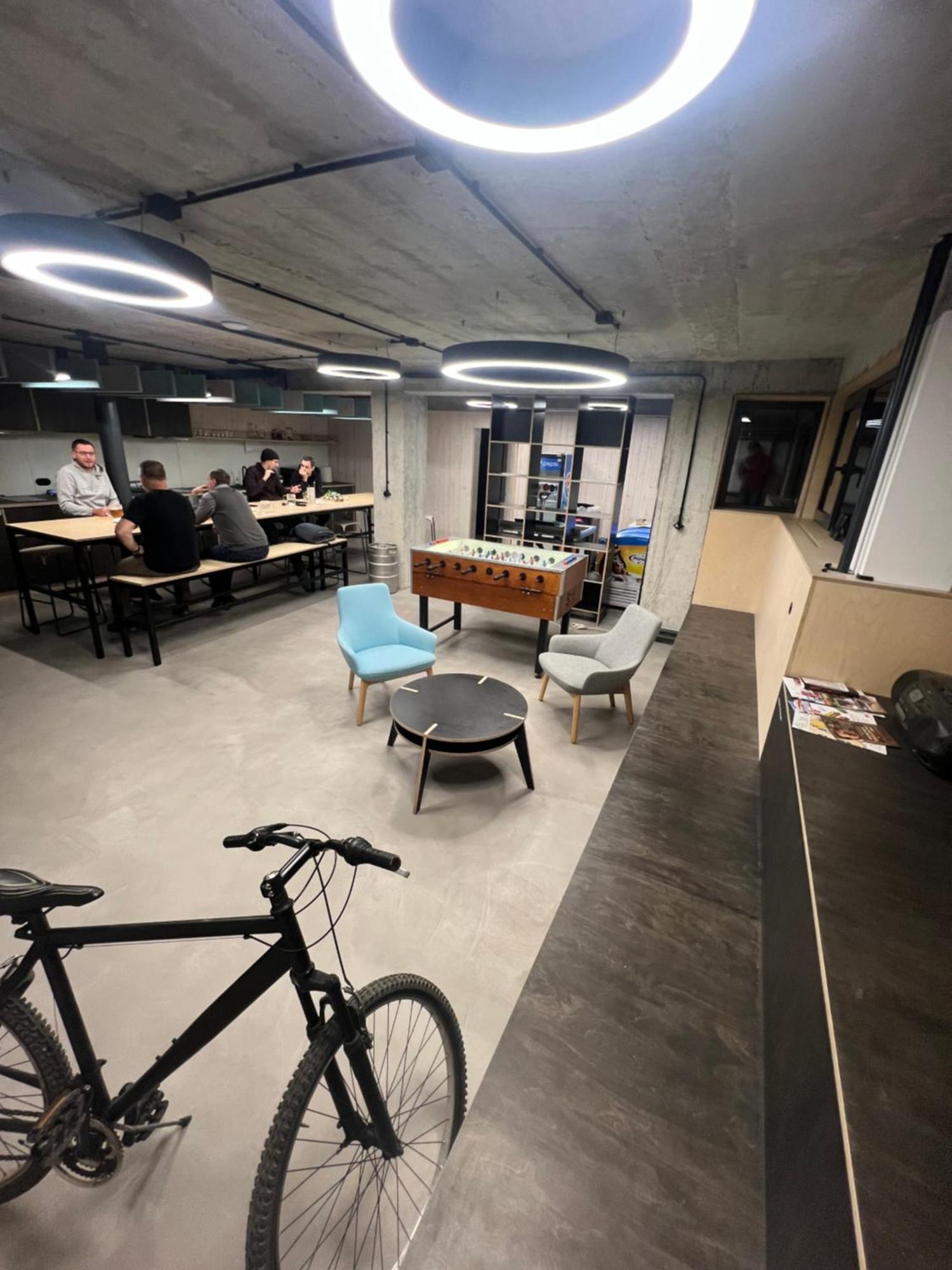 Izy Stay Hostel Bratislava Exteriör bild