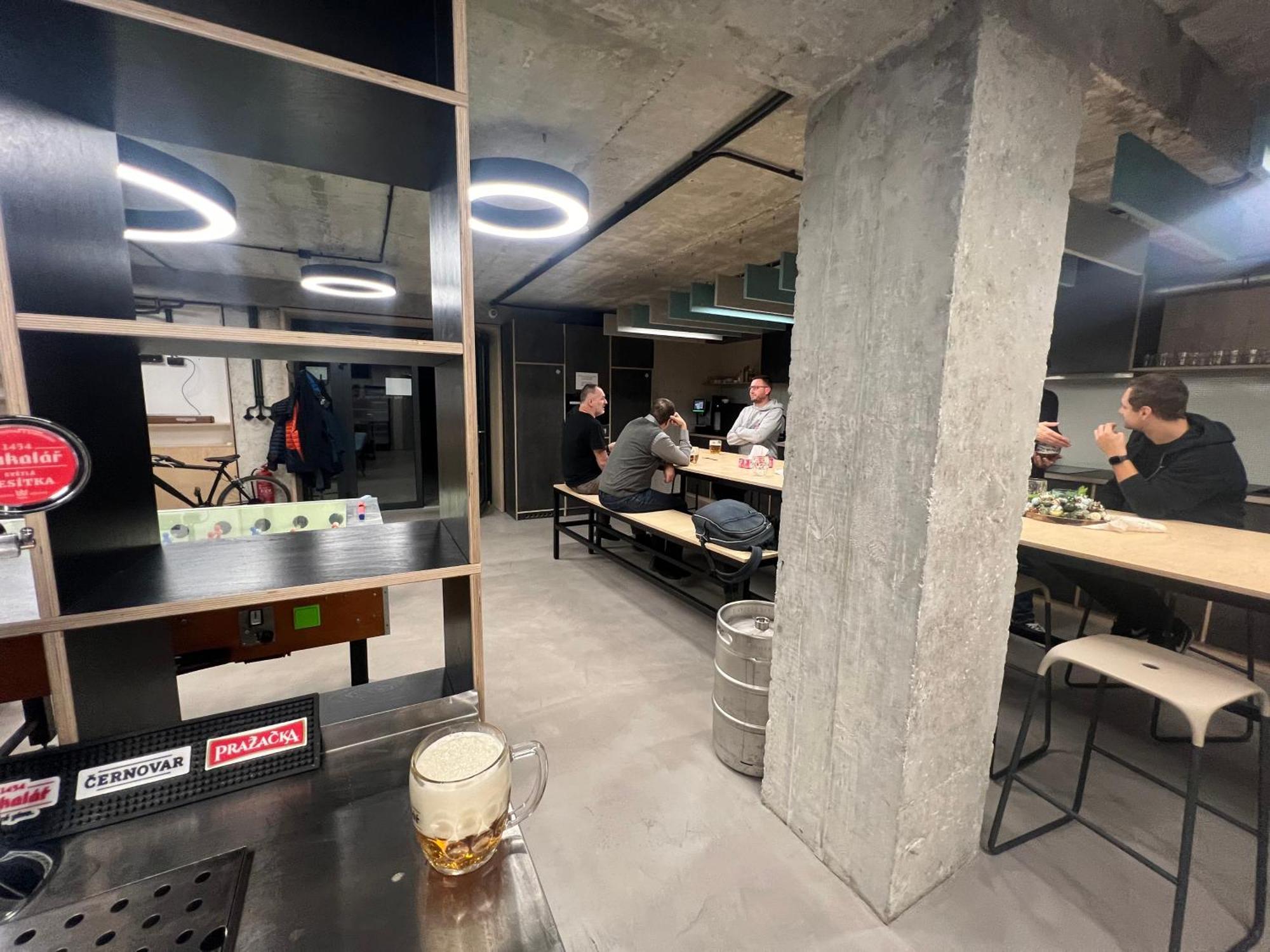Izy Stay Hostel Bratislava Exteriör bild