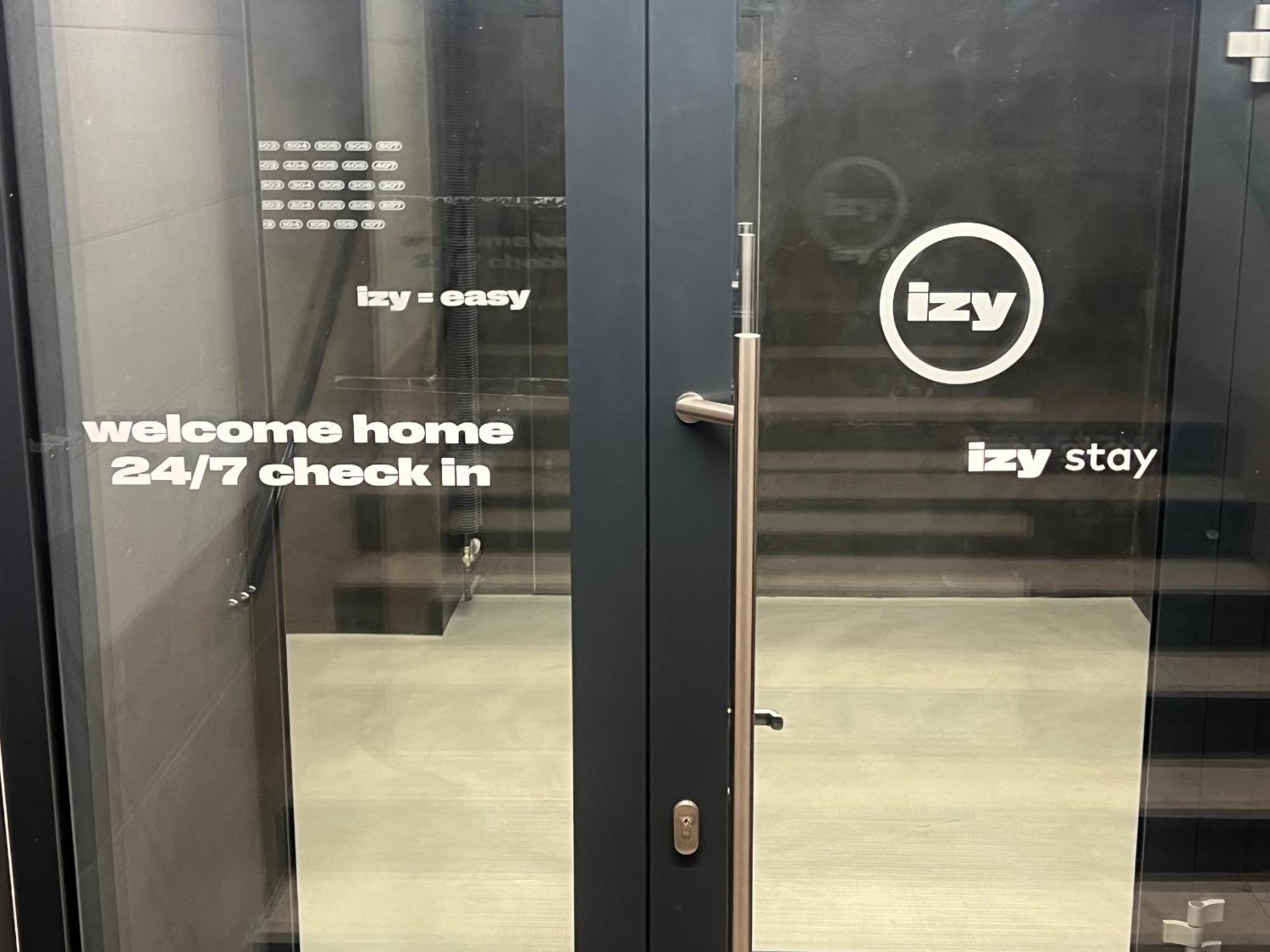 Izy Stay Hostel Bratislava Exteriör bild