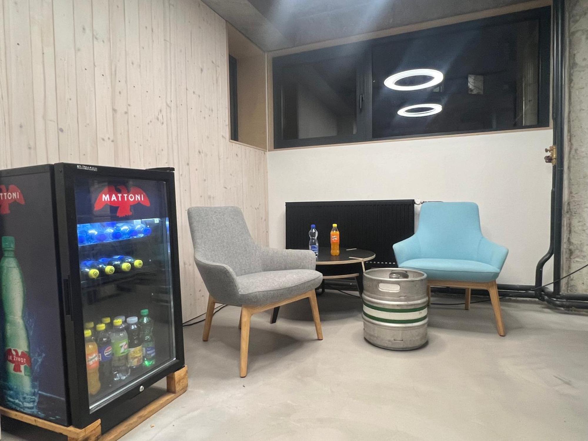 Izy Stay Hostel Bratislava Exteriör bild
