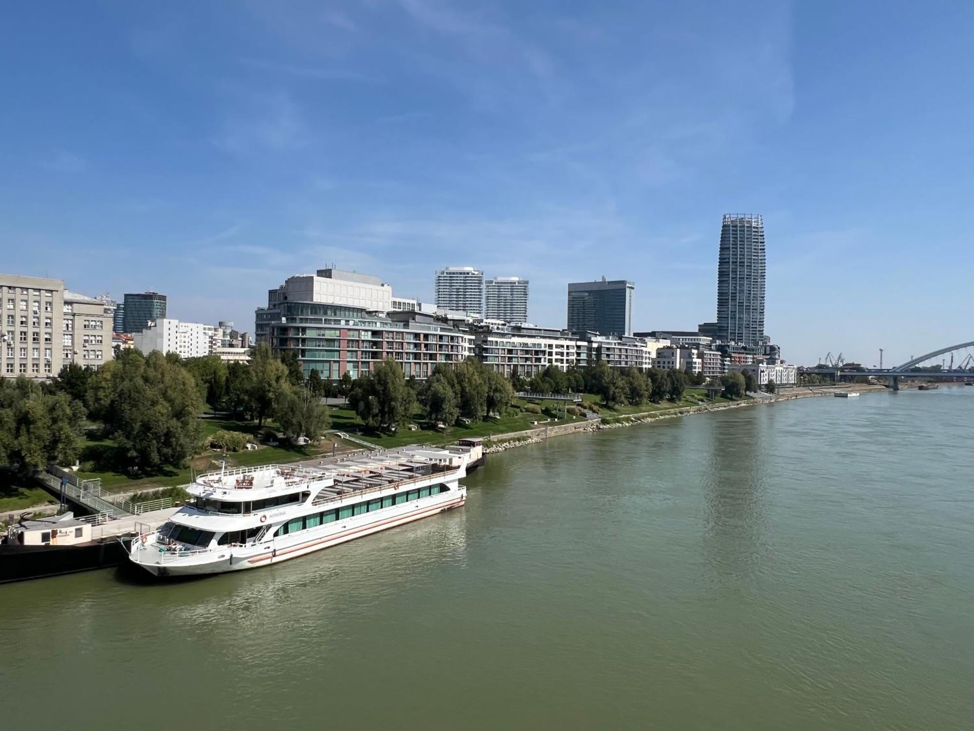 Izy Stay Hostel Bratislava Exteriör bild