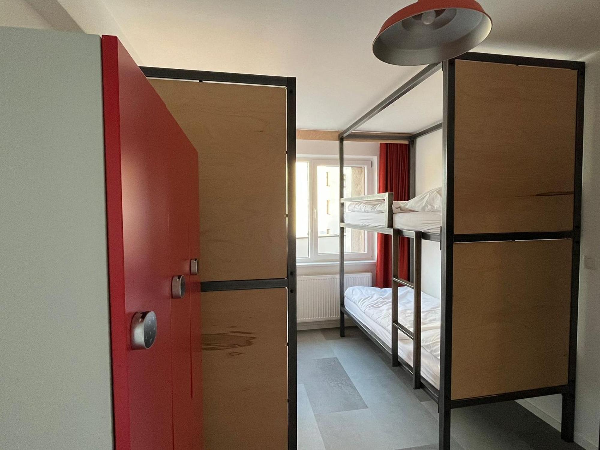 Izy Stay Hostel Bratislava Exteriör bild