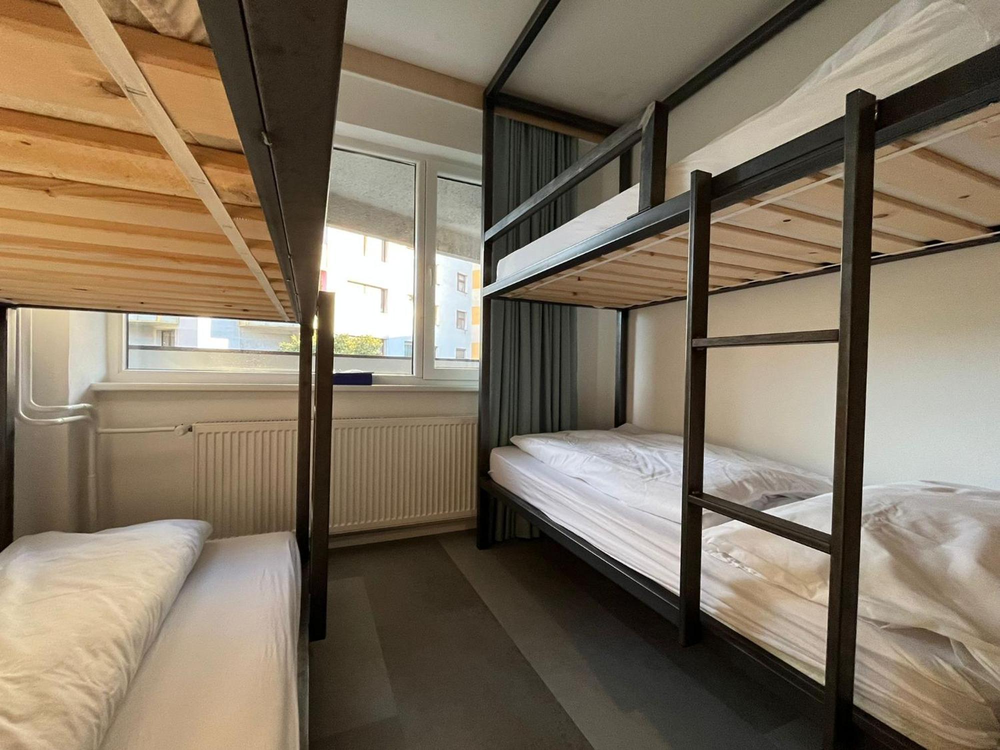 Izy Stay Hostel Bratislava Exteriör bild