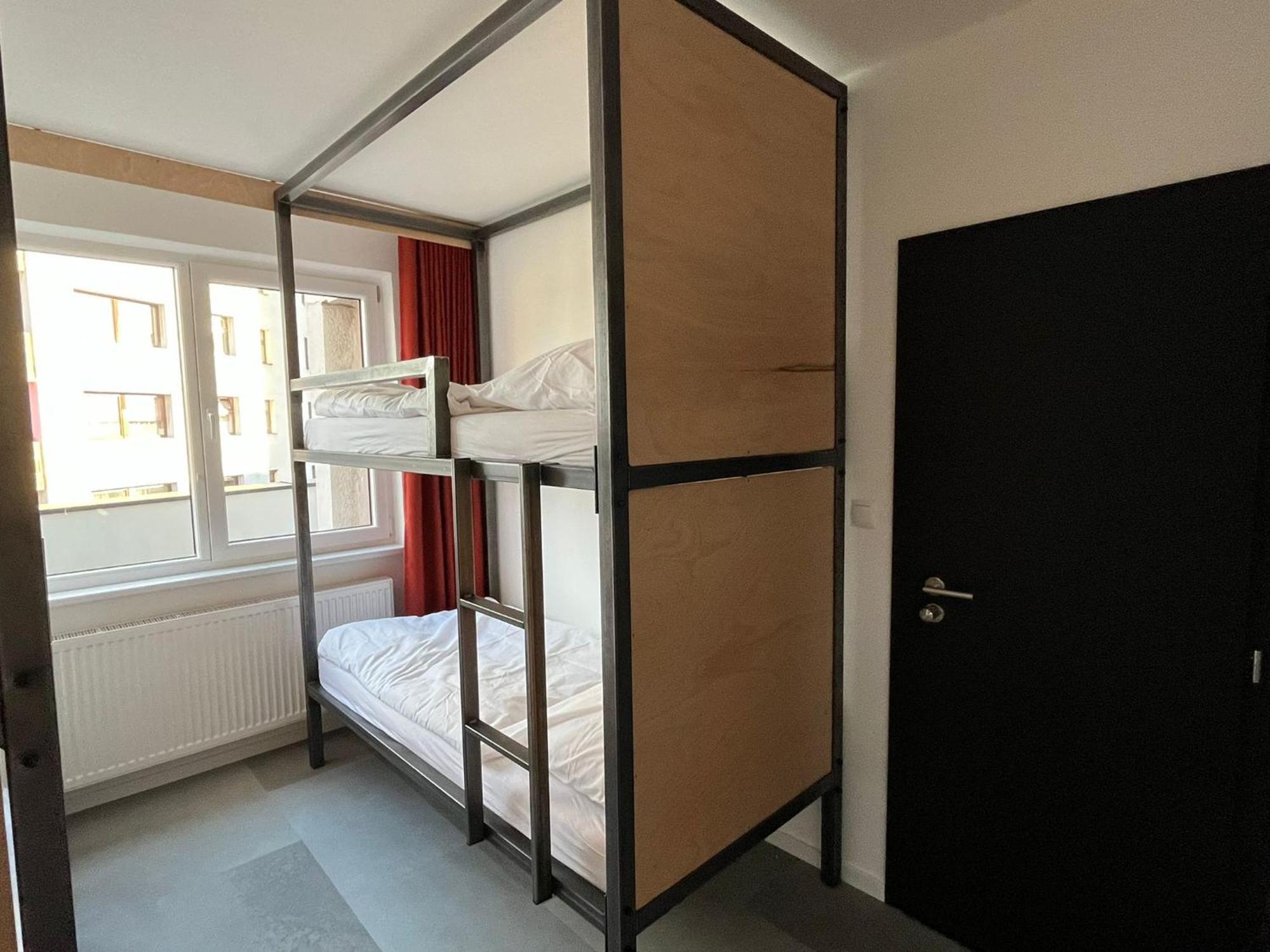 Izy Stay Hostel Bratislava Exteriör bild