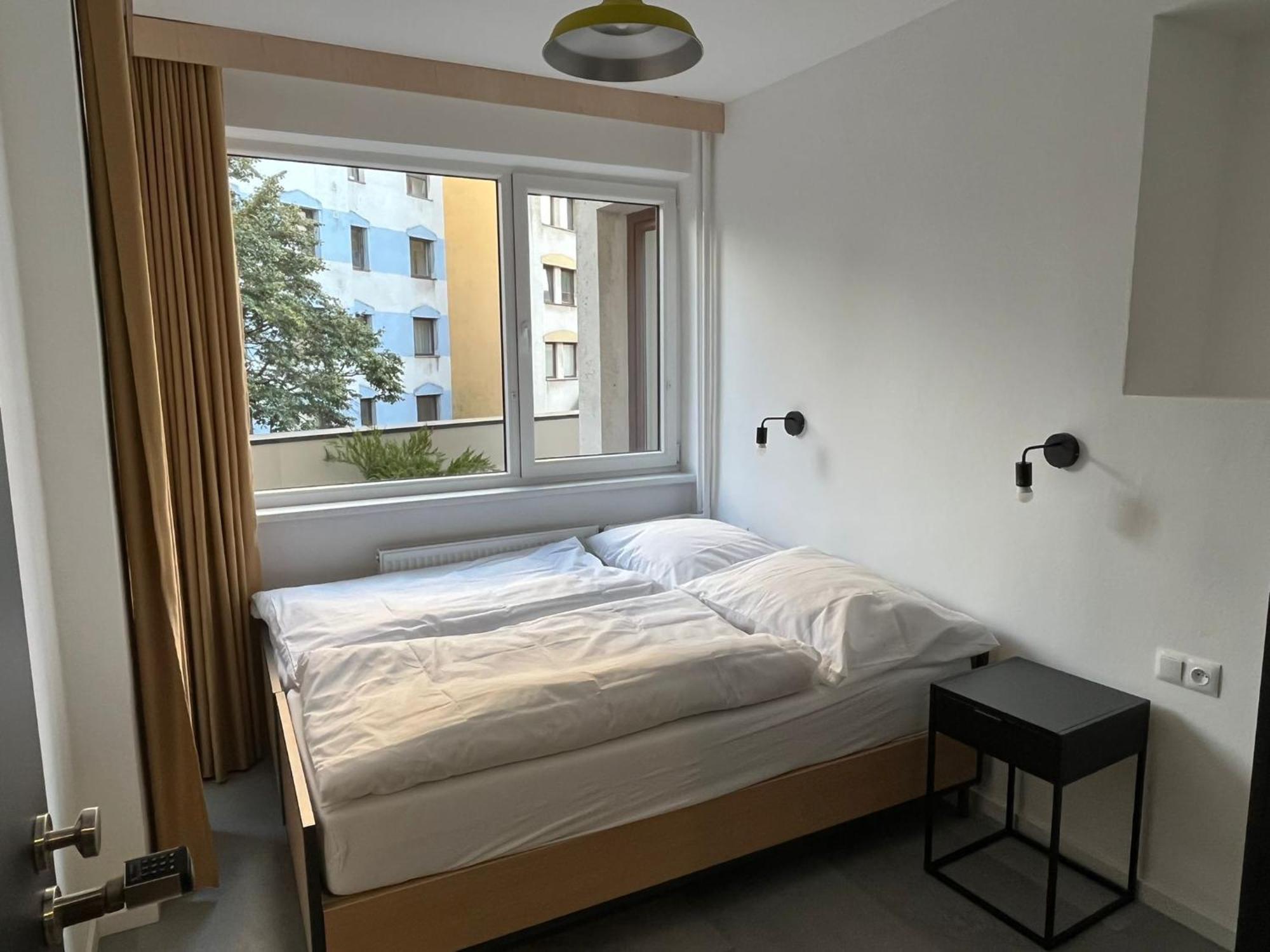 Izy Stay Hostel Bratislava Exteriör bild