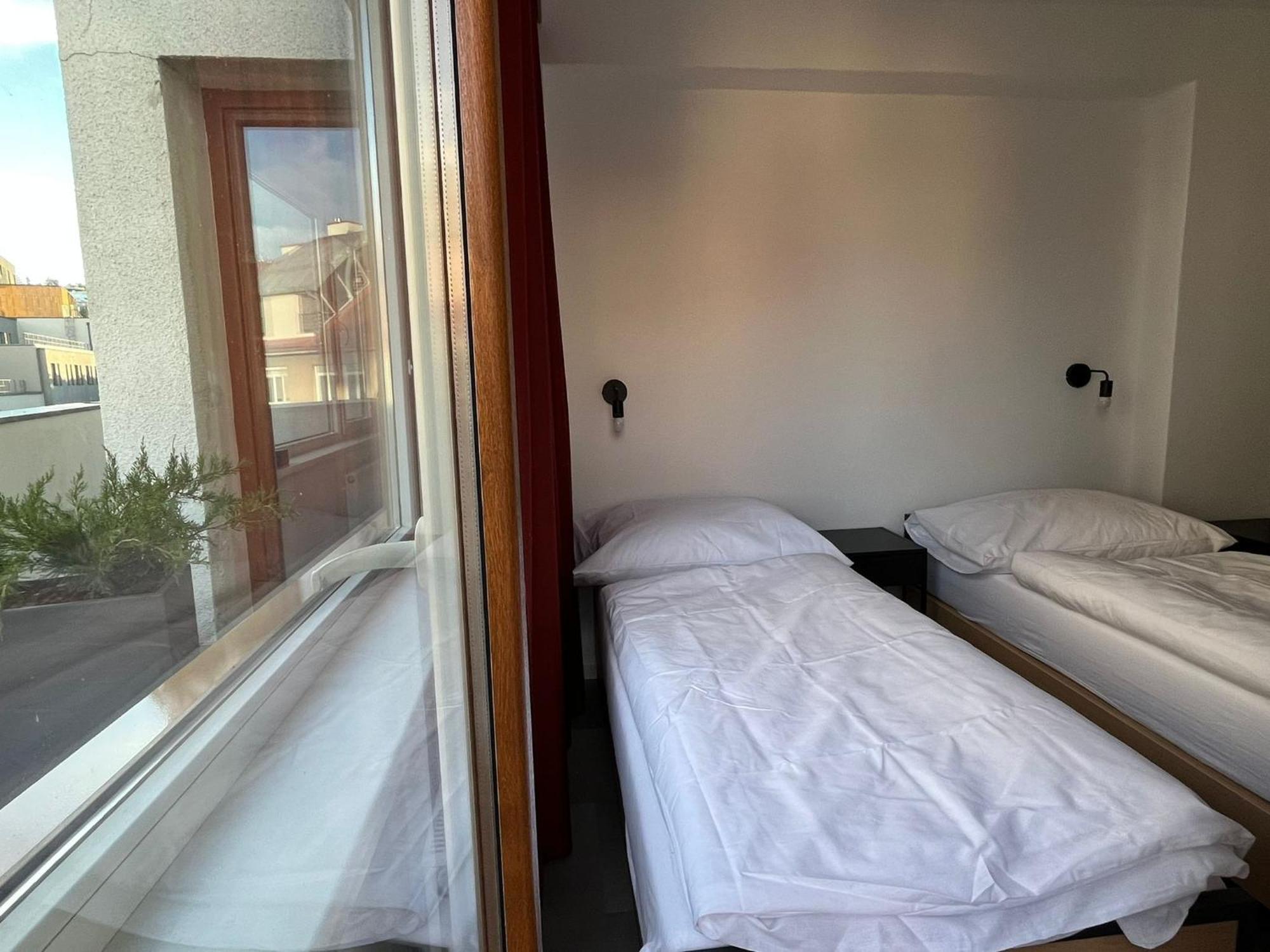 Izy Stay Hostel Bratislava Exteriör bild