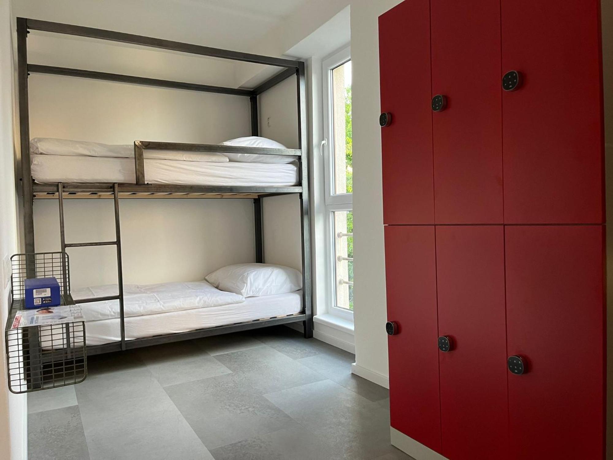 Izy Stay Hostel Bratislava Exteriör bild