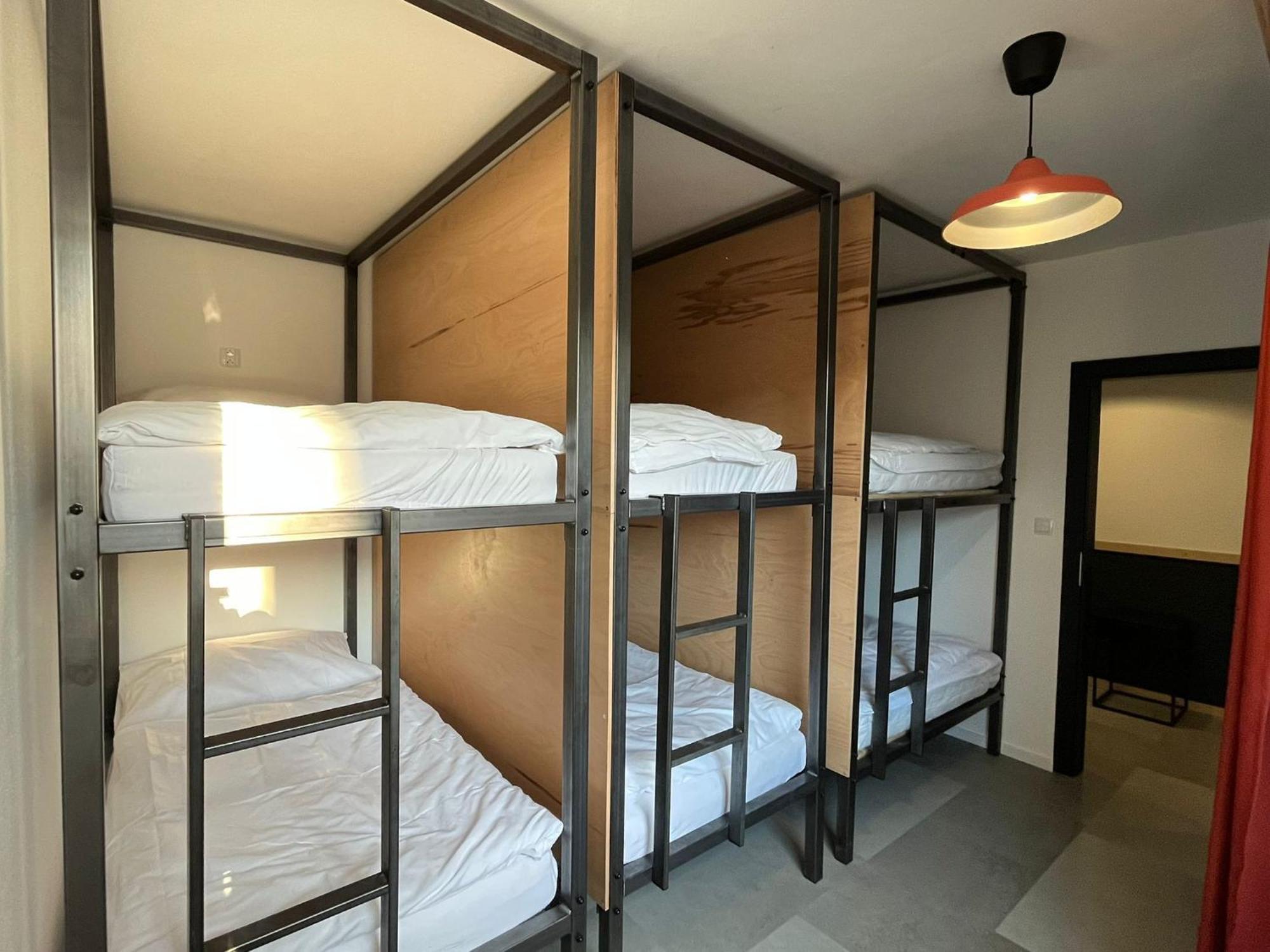 Izy Stay Hostel Bratislava Exteriör bild