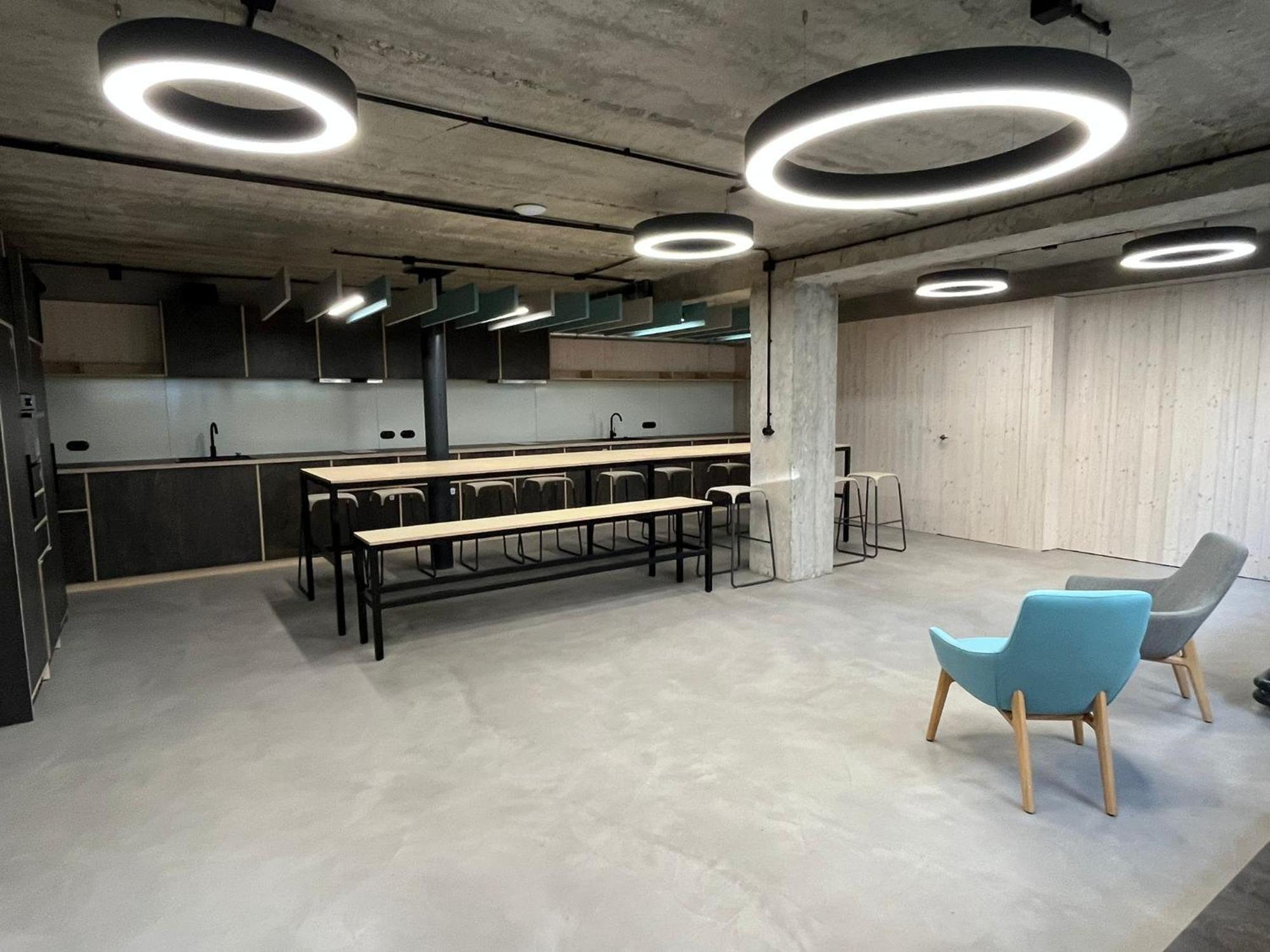 Izy Stay Hostel Bratislava Exteriör bild