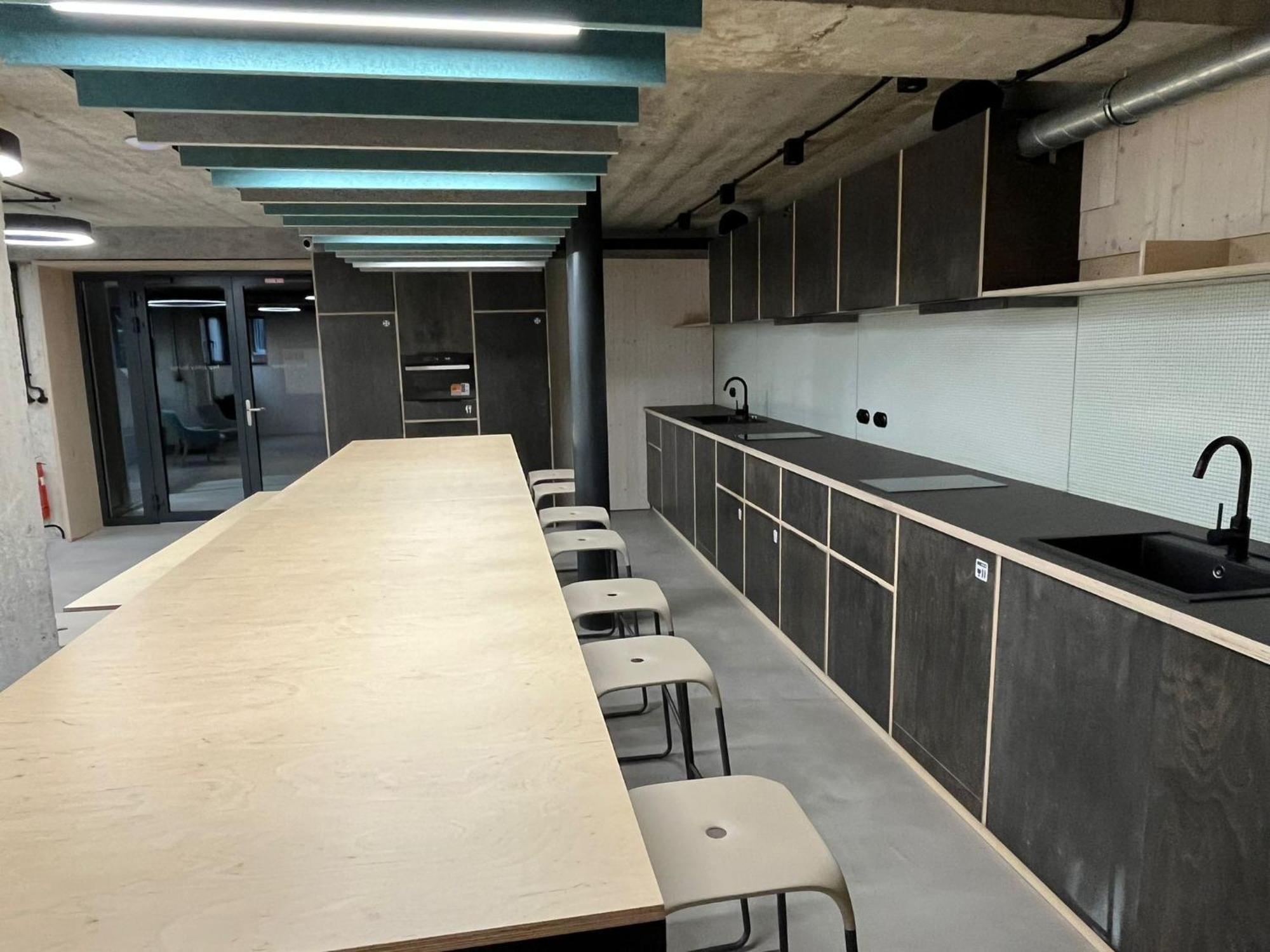 Izy Stay Hostel Bratislava Exteriör bild