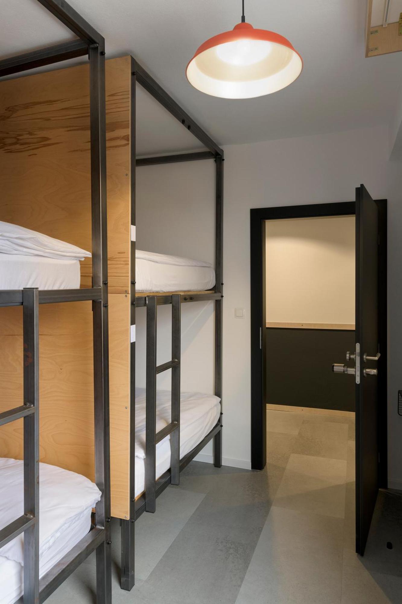 Izy Stay Hostel Bratislava Exteriör bild