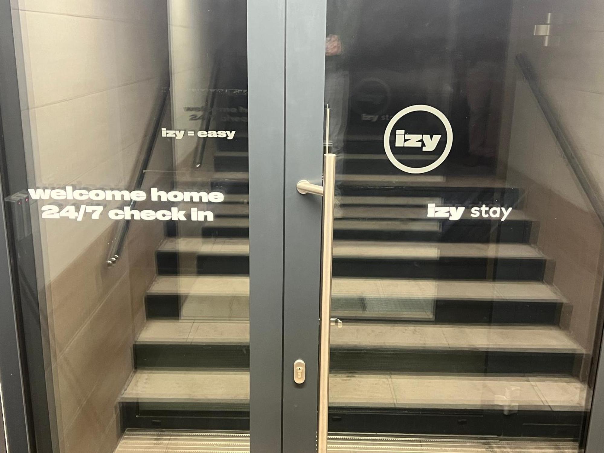 Izy Stay Hostel Bratislava Exteriör bild